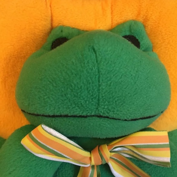 3-D children’s frog 🐸 accent pillow - Picture 16 of 16